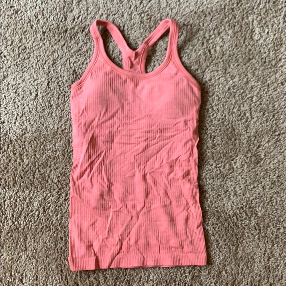 Lululemon size 4 salmon colored tank top